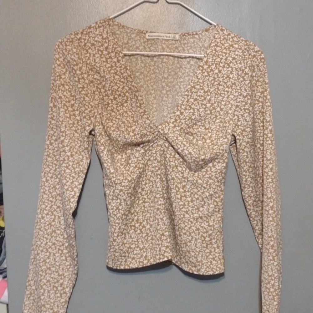 Abercrombie and Fitch Long Sleeve Twist front floral Blouse in XS
